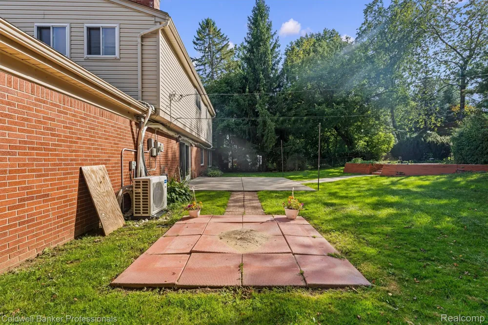 26163 Westmeath Street Farmington Hills City, MI 48334