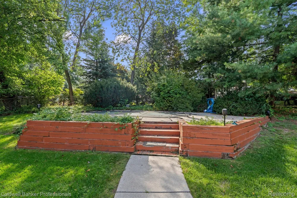 26163 Westmeath Street Farmington Hills City, MI 48334