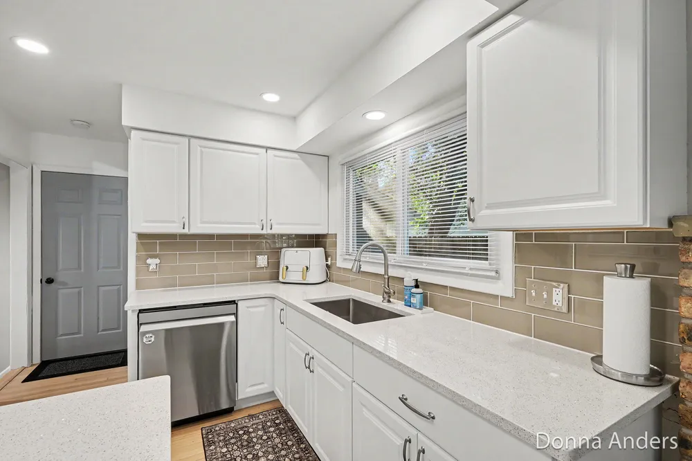 5581 Edgelawn Drive SE Kentwood City, MI 49508