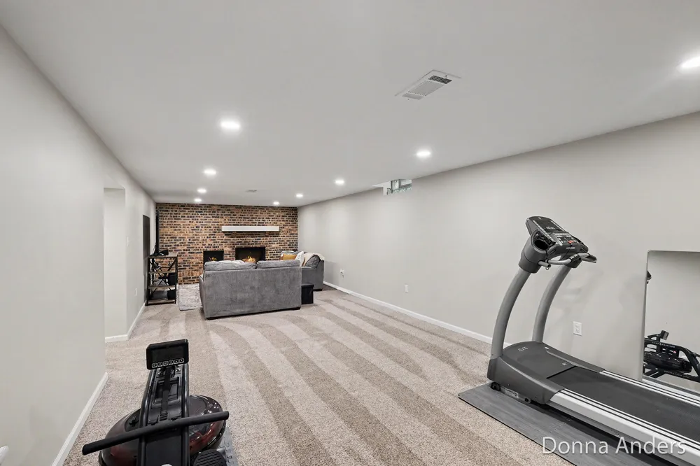 5581 Edgelawn Drive SE Kentwood City, MI 49508