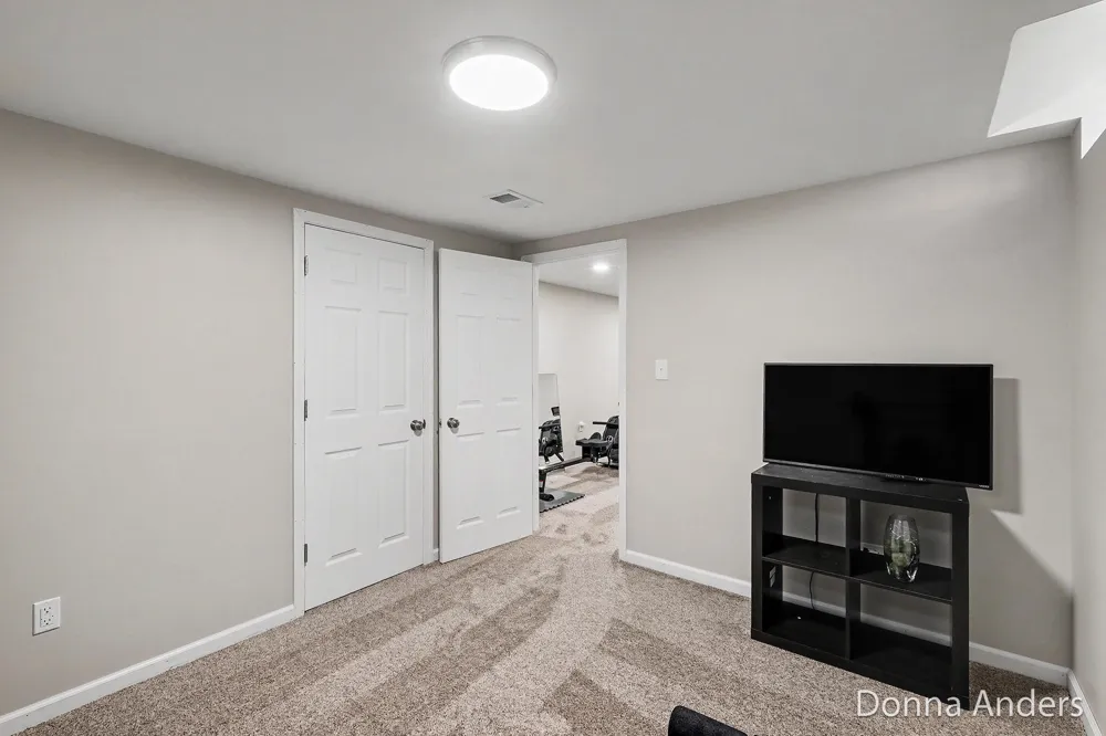 5581 Edgelawn Drive SE Kentwood City, MI 49508