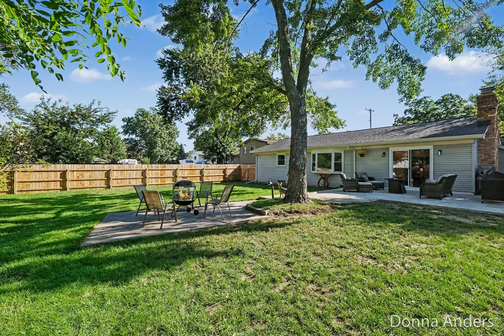 5581 Edgelawn Drive SE Kentwood City, MI 49508