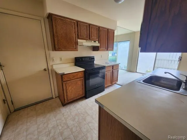 7611 Woodview Drive Waterford Charter Township, MI 48327