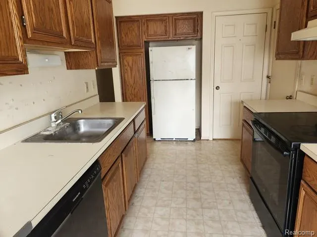 7611 Woodview Drive Waterford Charter Township, MI 48327