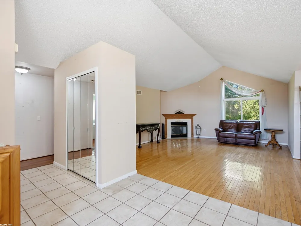 42829 N Hampton Drive Sterling Heights City, MI 48314