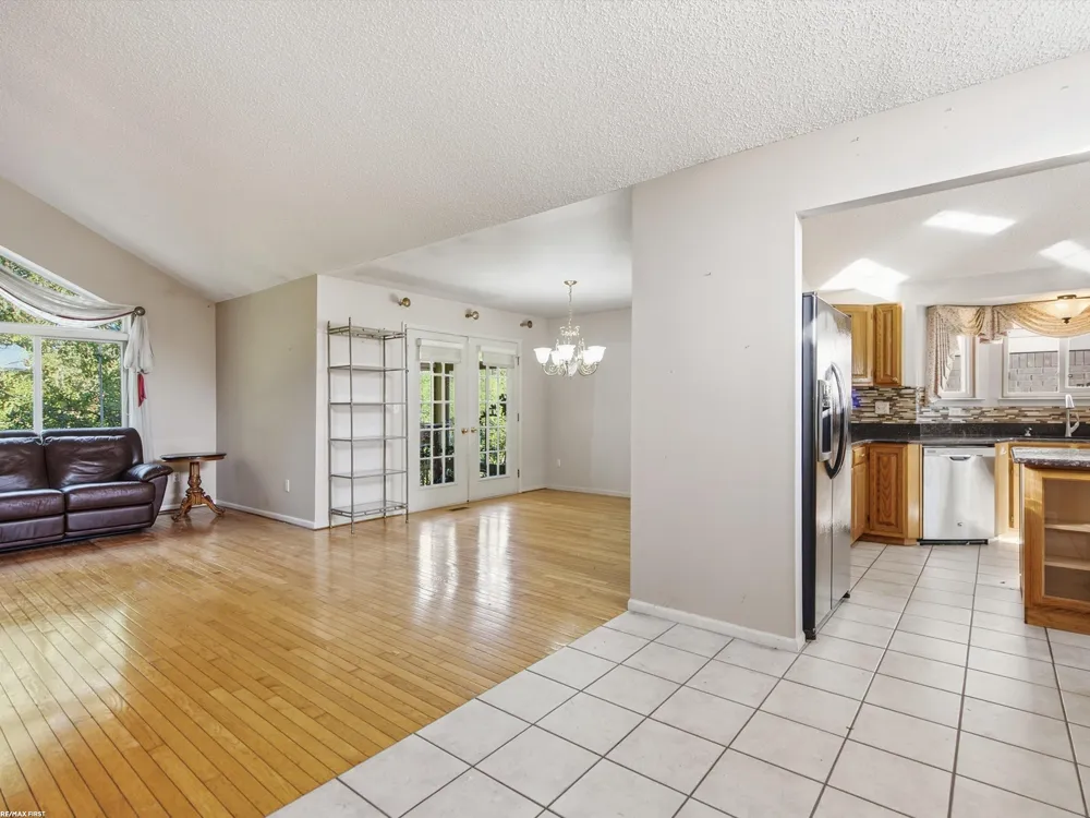 42829 N Hampton Drive Sterling Heights City, MI 48314