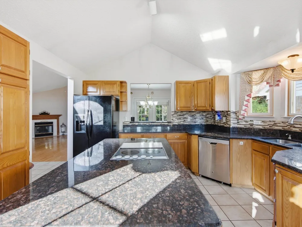 42829 N Hampton Drive Sterling Heights City, MI 48314