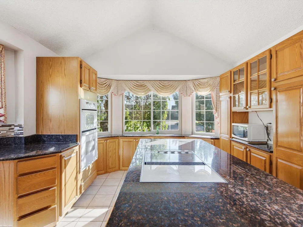 42829 N Hampton Drive Sterling Heights City, MI 48314