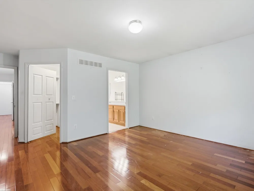 42829 N Hampton Drive Sterling Heights City, MI 48314