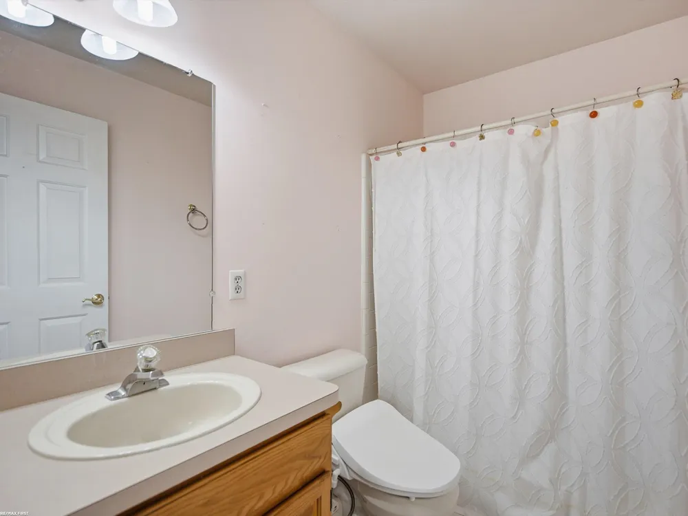 42829 N Hampton Drive Sterling Heights City, MI 48314