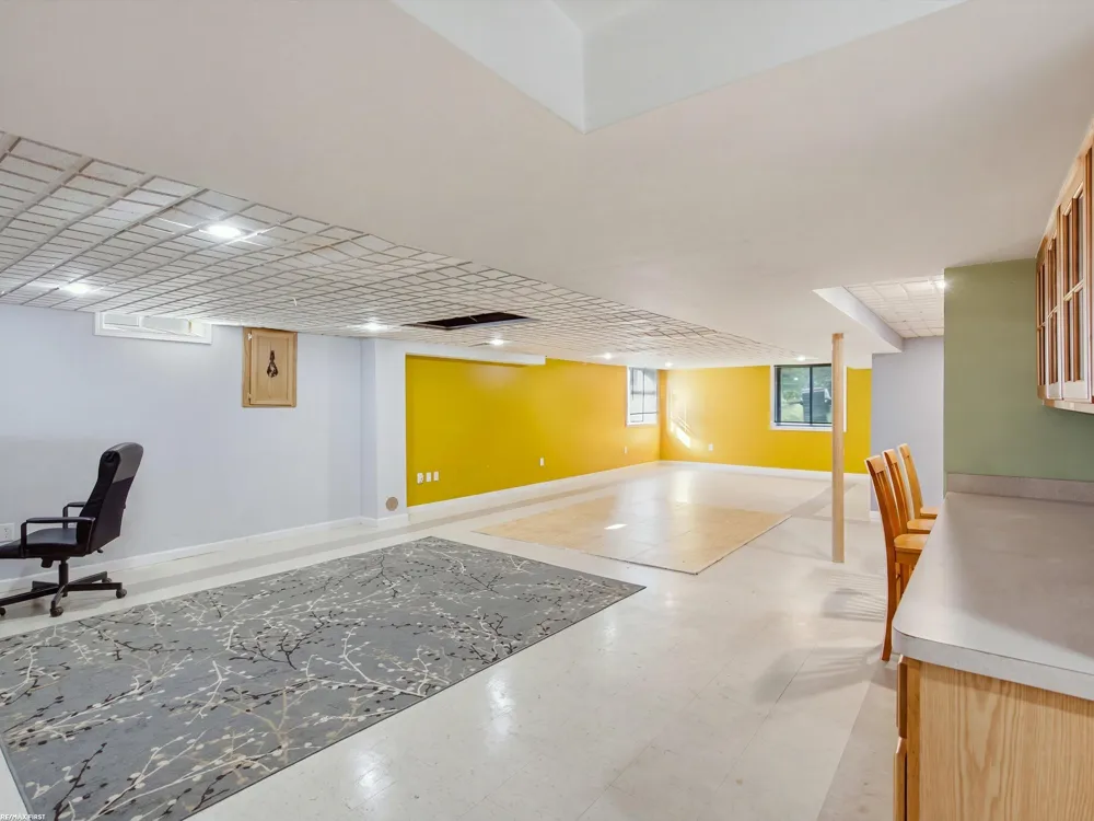 42829 N Hampton Drive Sterling Heights City, MI 48314