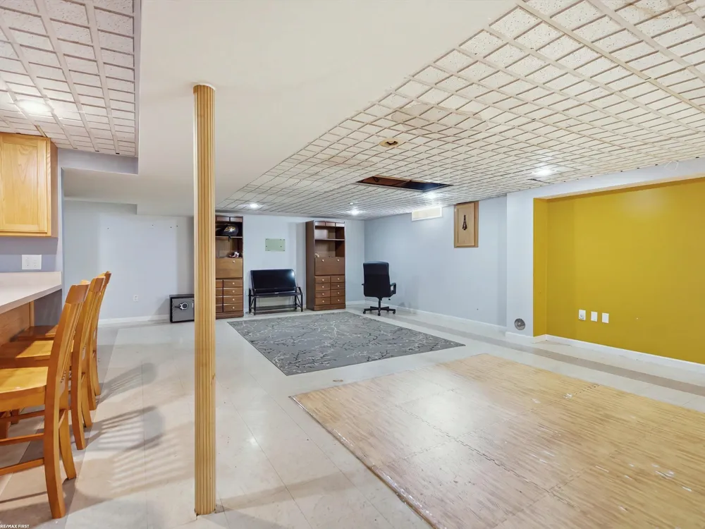 42829 N Hampton Drive Sterling Heights City, MI 48314