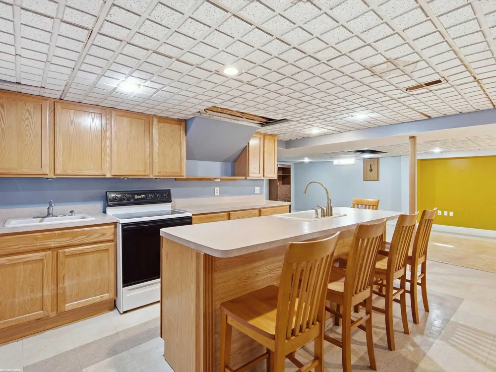 42829 N Hampton Drive Sterling Heights City, MI 48314