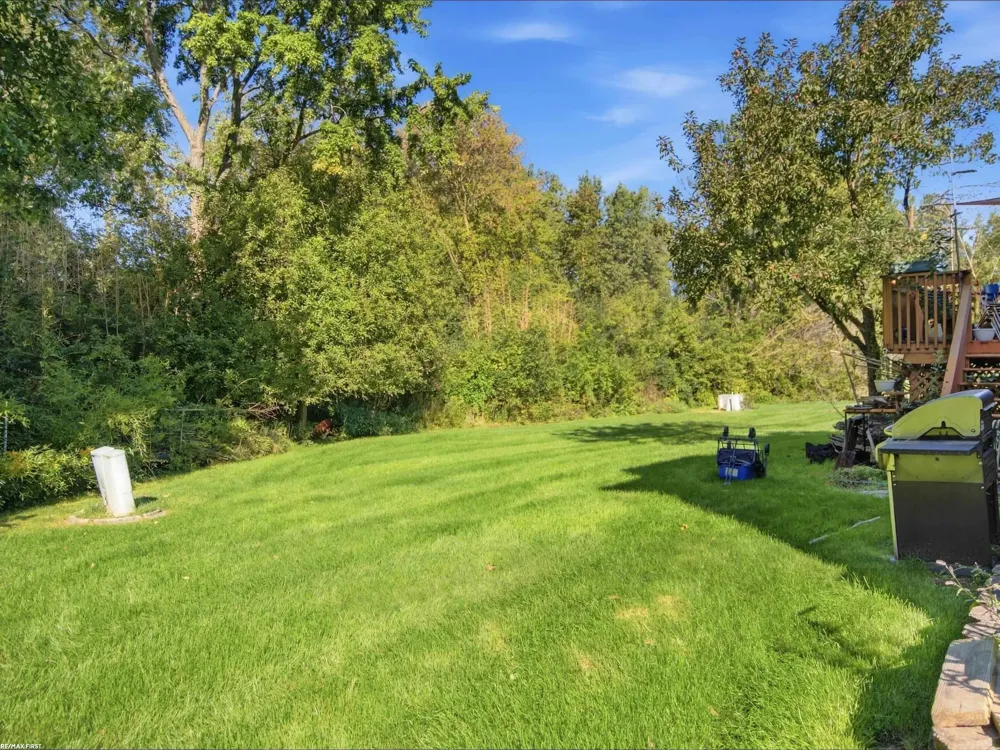 42829 N Hampton Drive Sterling Heights City, MI 48314