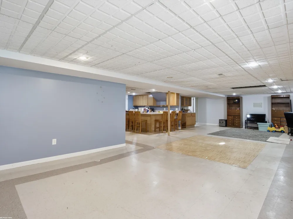42829 N Hampton Drive Sterling Heights City, MI 48314