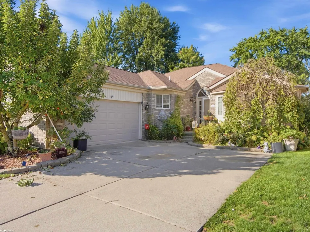 42829 N Hampton Drive Sterling Heights City, MI 48314