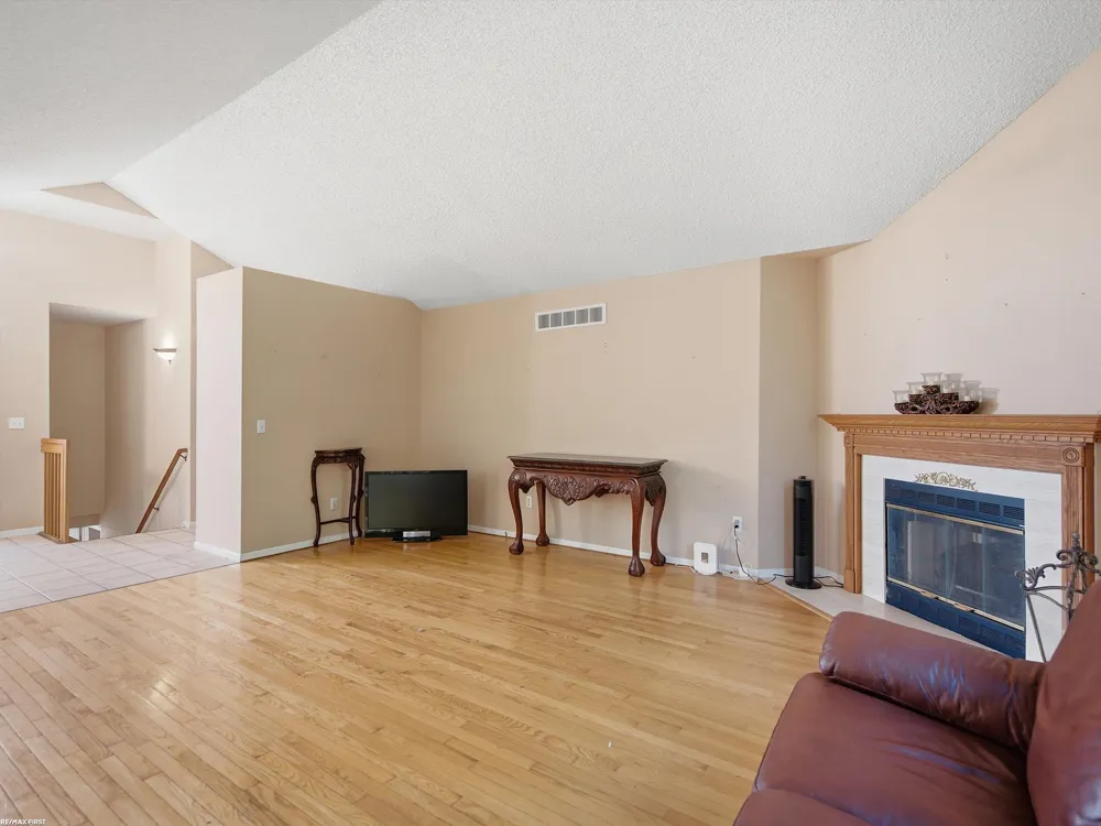 42829 N Hampton Drive Sterling Heights City, MI 48314