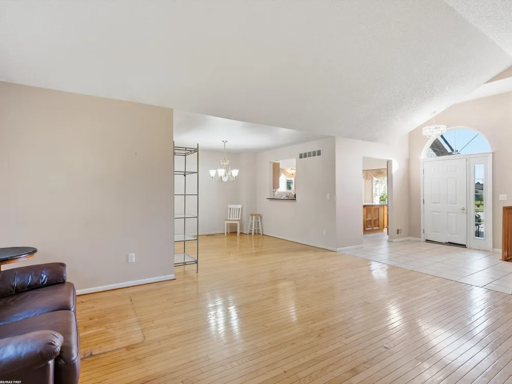 42829 N Hampton Drive Sterling Heights City, MI 48314