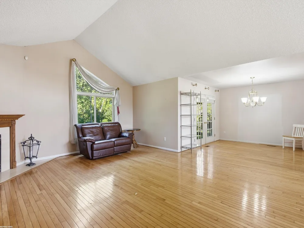 42829 N Hampton Drive Sterling Heights City, MI 48314