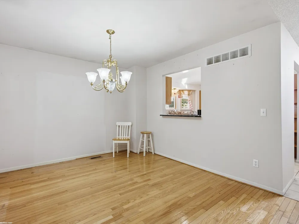 42829 N Hampton Drive Sterling Heights City, MI 48314