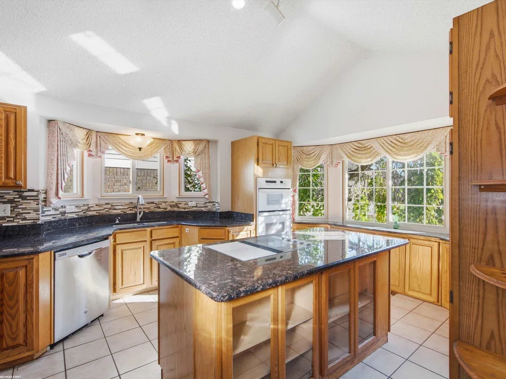 42829 N Hampton Drive Sterling Heights City, MI 48314