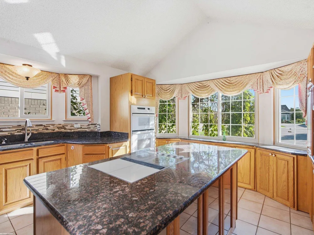 42829 N Hampton Drive Sterling Heights City, MI 48314