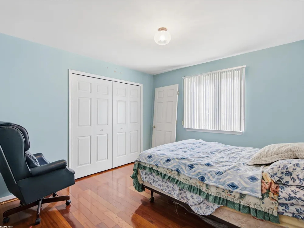 42829 N Hampton Drive Sterling Heights City, MI 48314