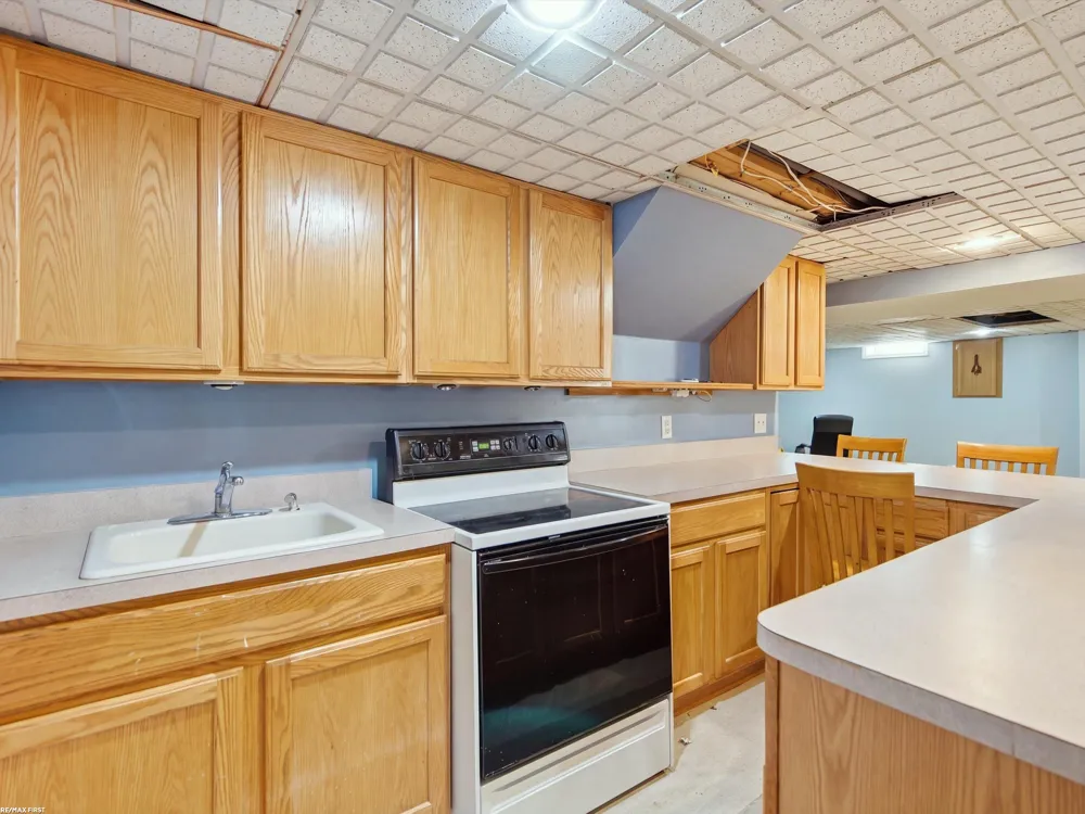 42829 N Hampton Drive Sterling Heights City, MI 48314