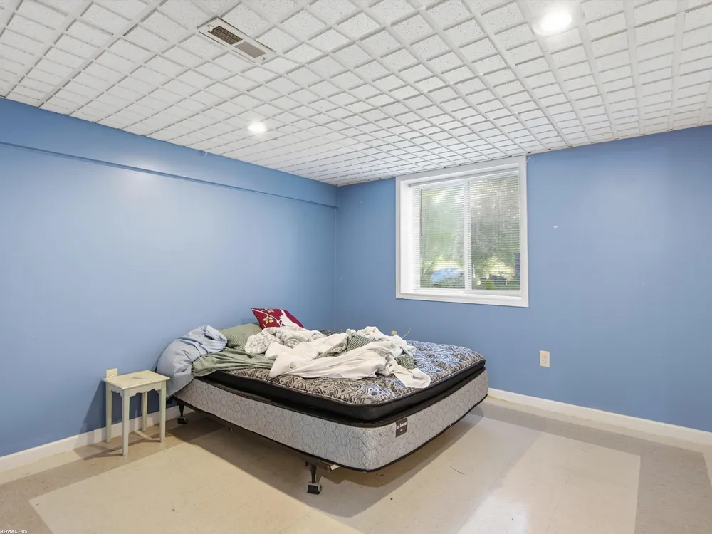 42829 N Hampton Drive Sterling Heights City, MI 48314
