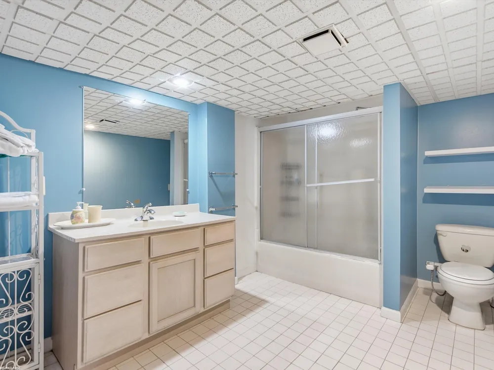 42829 N Hampton Drive Sterling Heights City, MI 48314