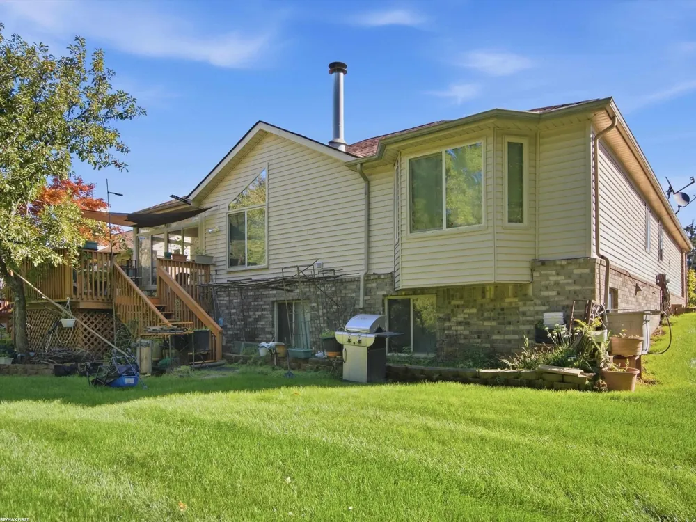 42829 N Hampton Drive Sterling Heights City, MI 48314
