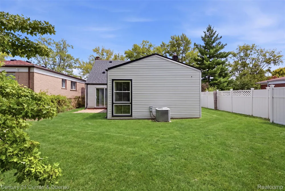 6521 Berwyn Street Dearborn Heights City, MI 48127