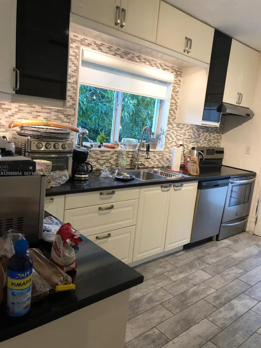 110 NW 87th St El Portal, FL 33150