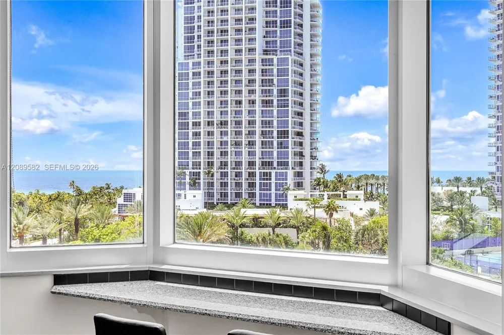 300 S Pointe Dr #809 Miami Beach, FL 33139