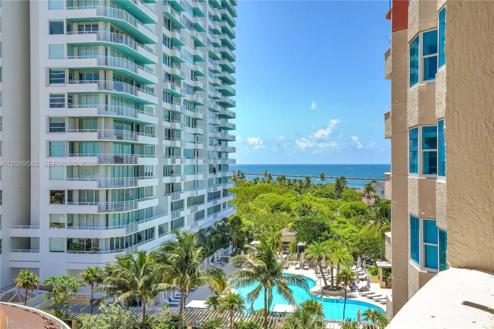 300 S Pointe Dr #809 Miami Beach, FL 33139