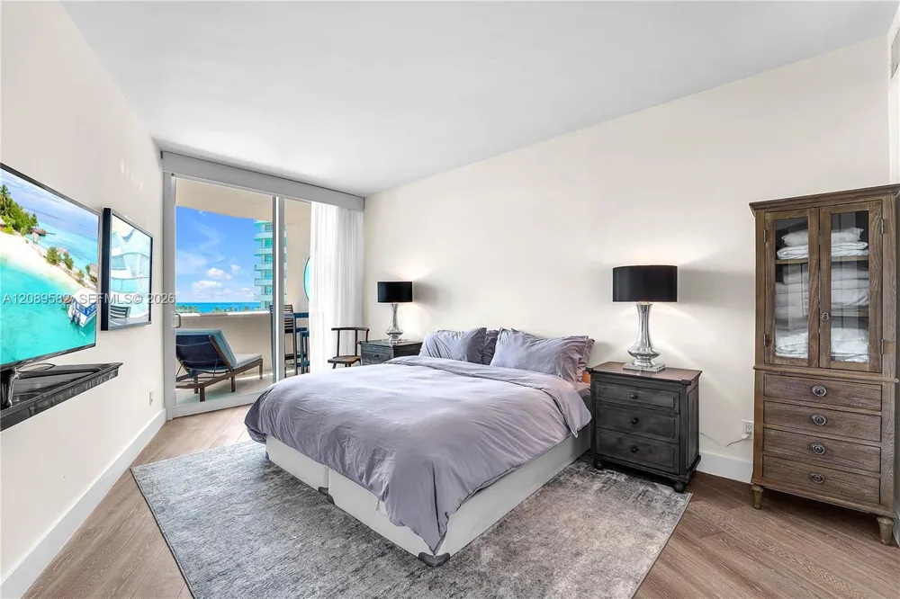 300 S Pointe Dr #809 Miami Beach, FL 33139