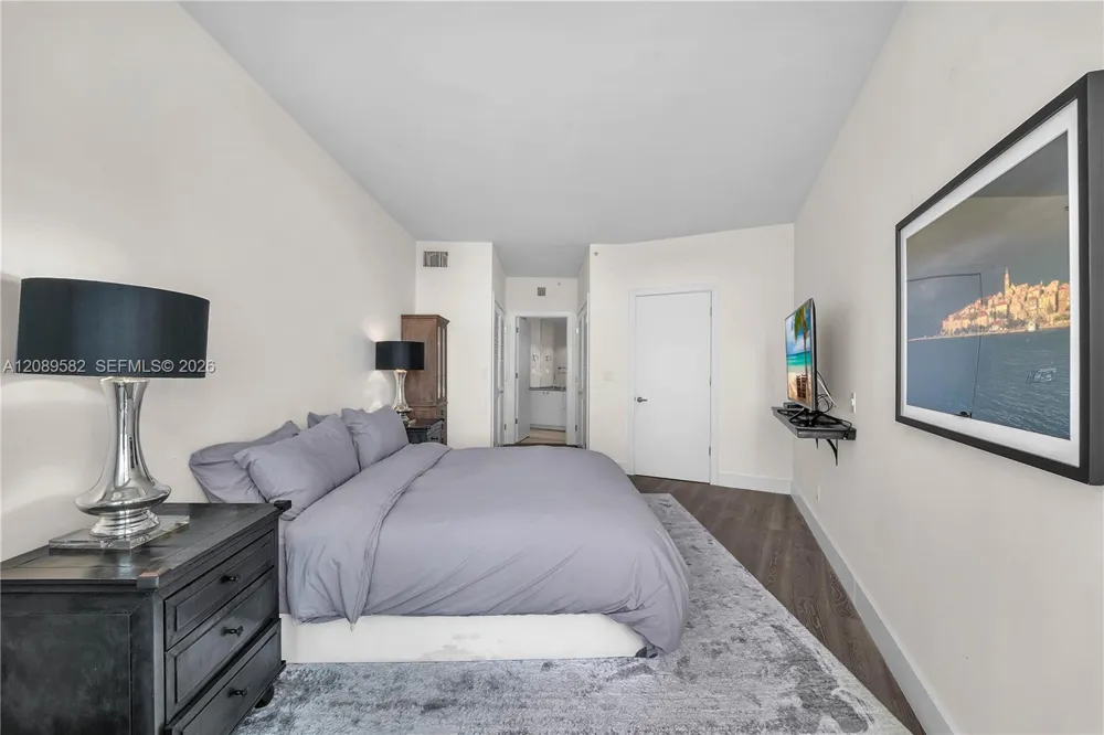 300 S Pointe Dr #809 Miami Beach, FL 33139