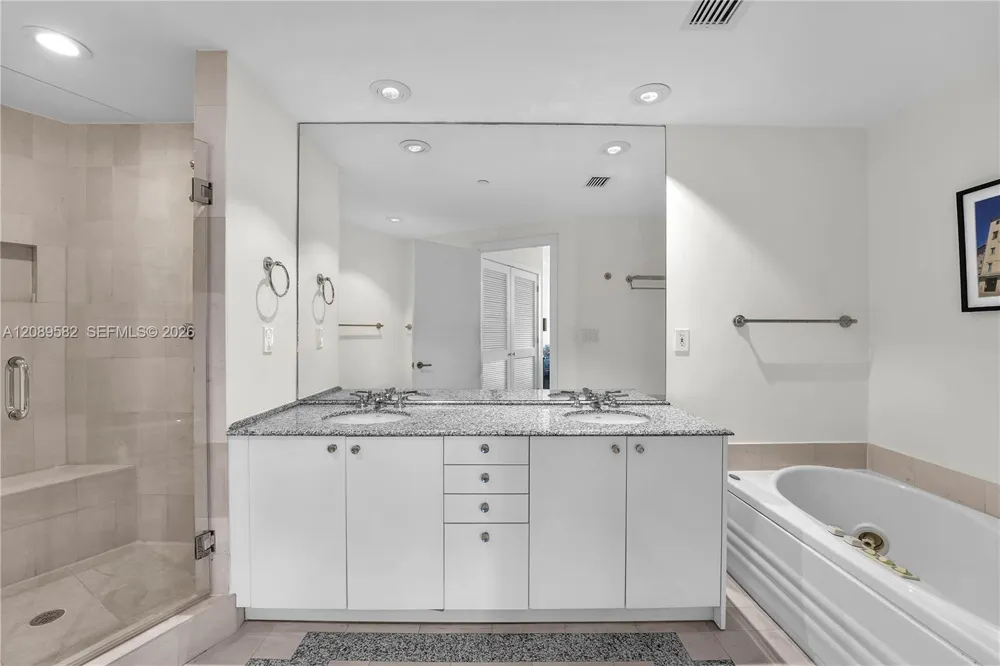 300 S Pointe Dr #809 Miami Beach, FL 33139
