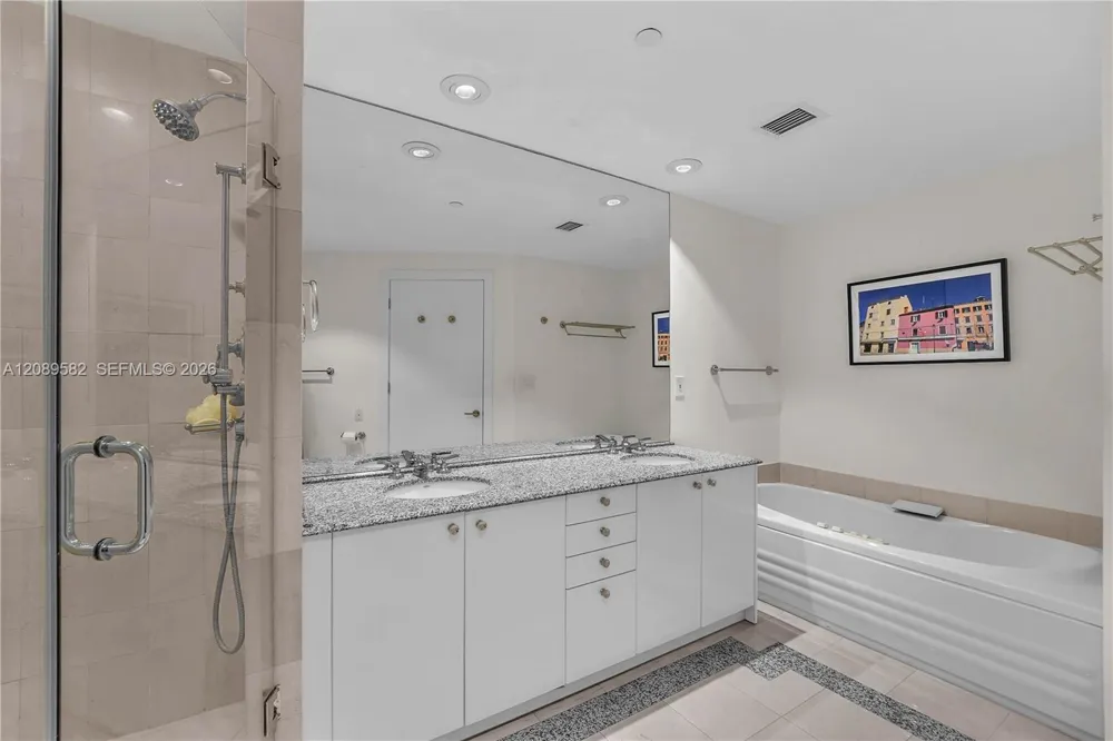300 S Pointe Dr #809 Miami Beach, FL 33139