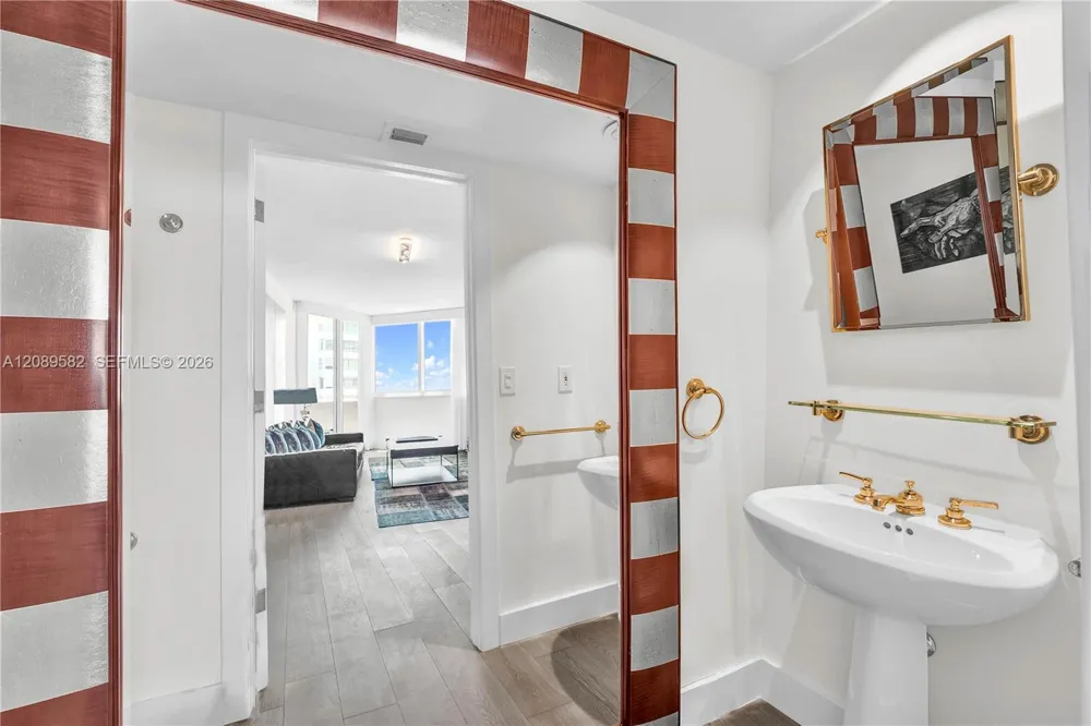 300 S Pointe Dr #809 Miami Beach, FL 33139