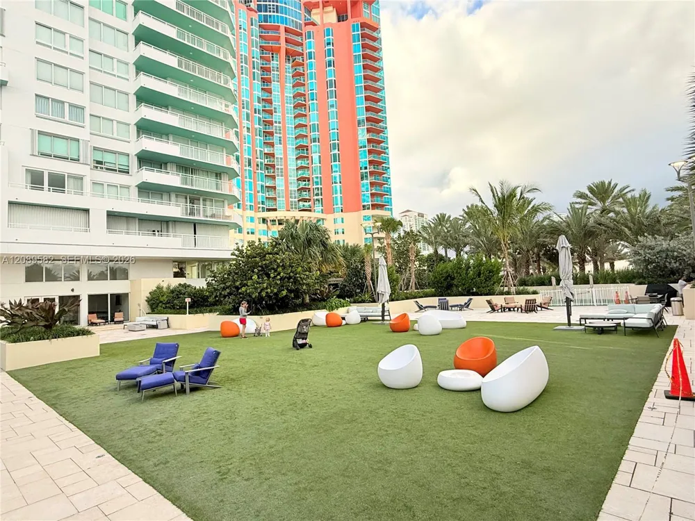 300 S Pointe Dr #809 Miami Beach, FL 33139