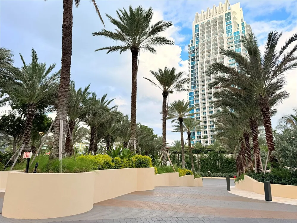 300 S Pointe Dr #809 Miami Beach, FL 33139
