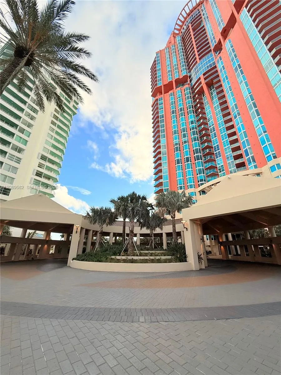 300 S Pointe Dr #809 Miami Beach, FL 33139