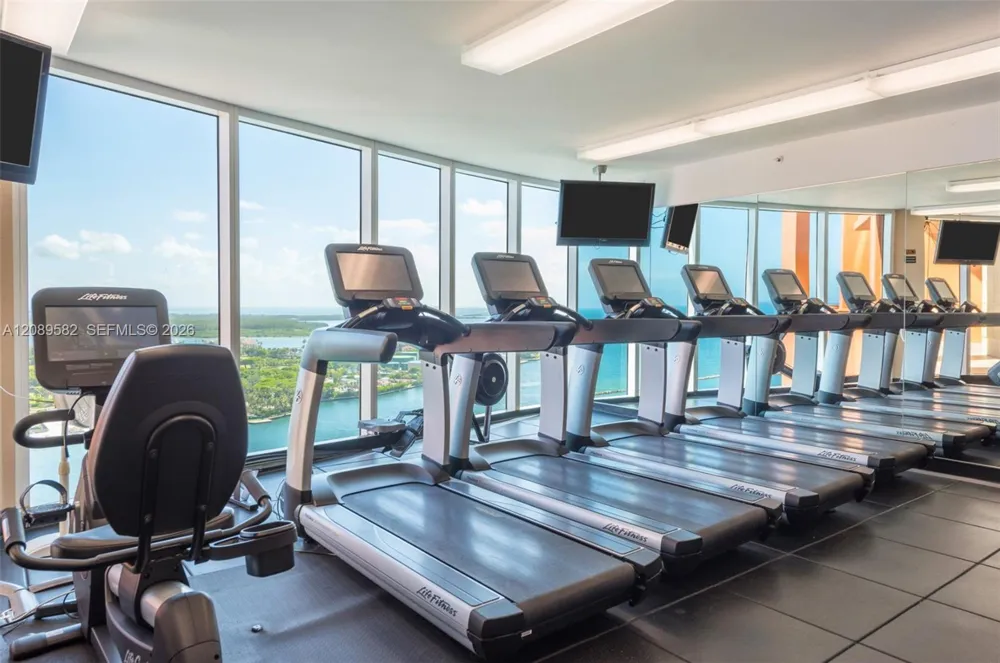 300 S Pointe Dr #809 Miami Beach, FL 33139