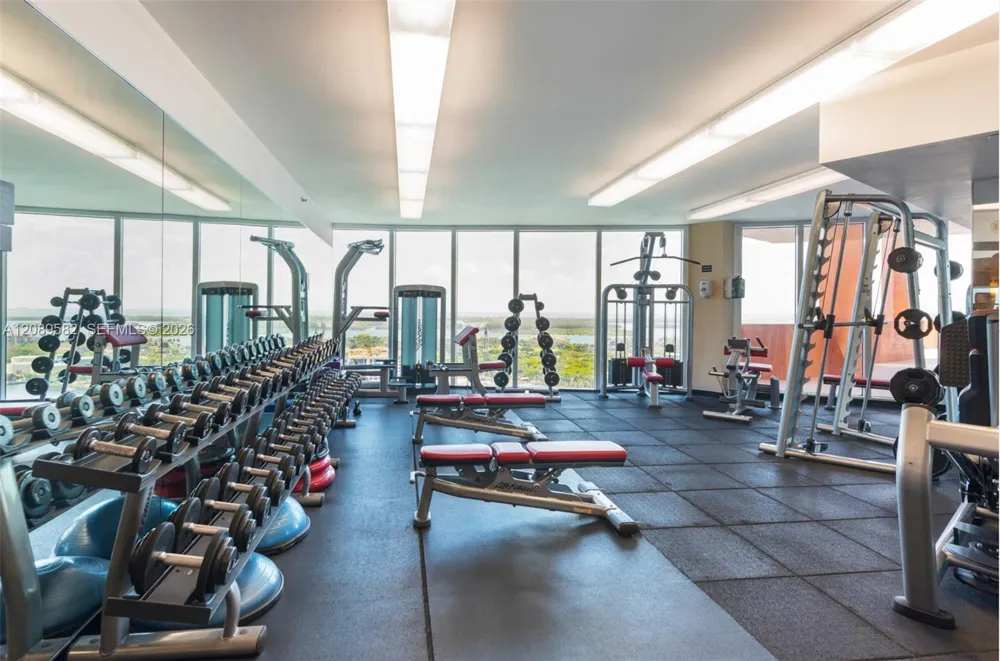 300 S Pointe Dr #809 Miami Beach, FL 33139