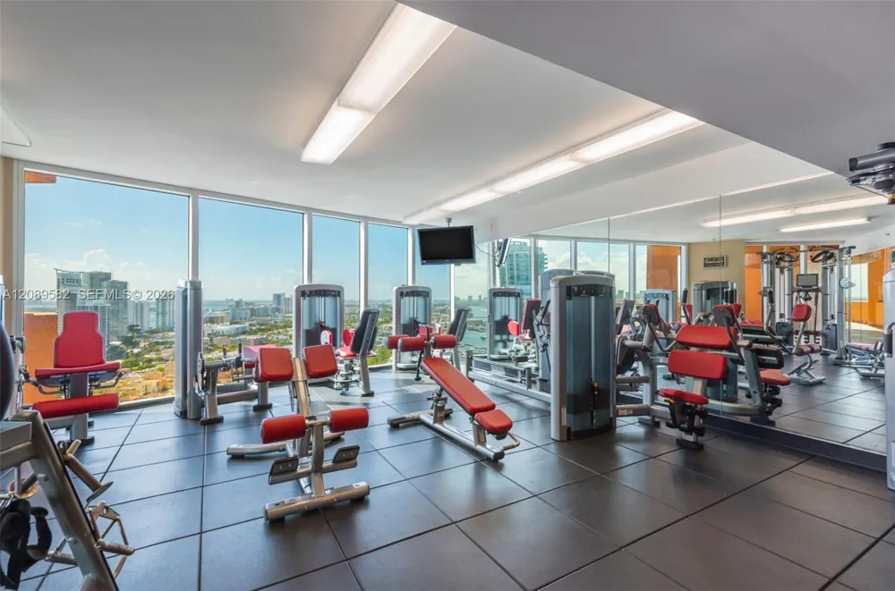 300 S Pointe Dr #809 Miami Beach, FL 33139