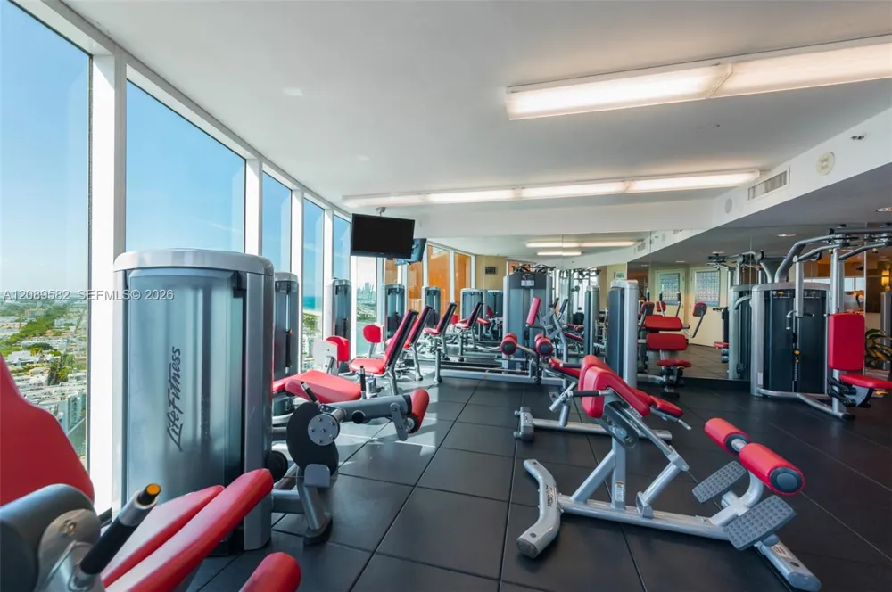 300 S Pointe Dr #809 Miami Beach, FL 33139
