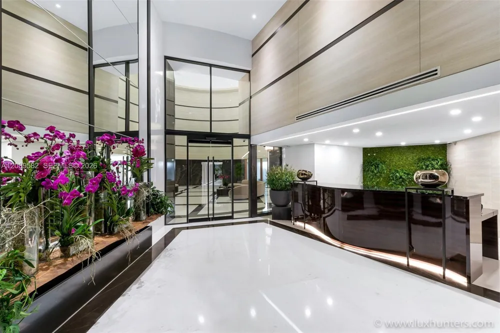 300 S Pointe Dr #809 Miami Beach, FL 33139