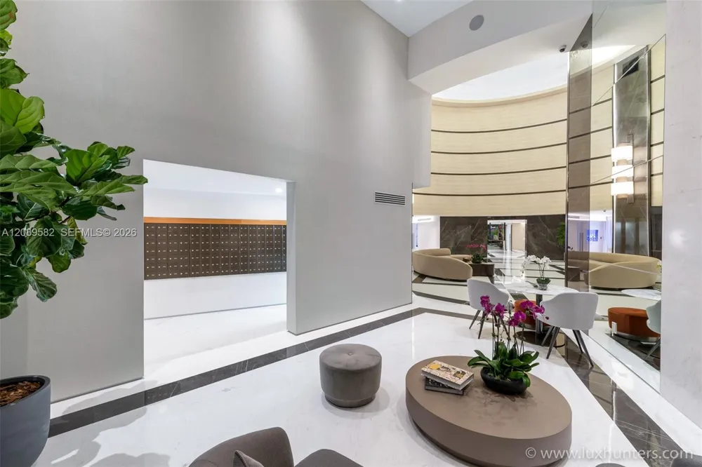 300 S Pointe Dr #809 Miami Beach, FL 33139