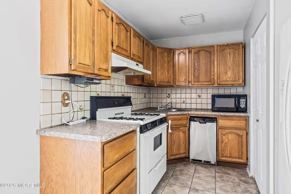 28 Murdock Place Jackson, NJ 08527